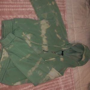 Green cropped sweatshirt